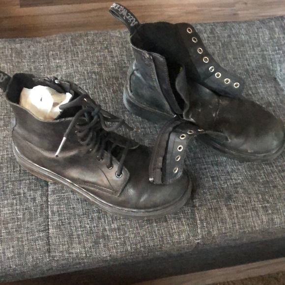 Kids Dr Marten’s - Picture 2 of 8